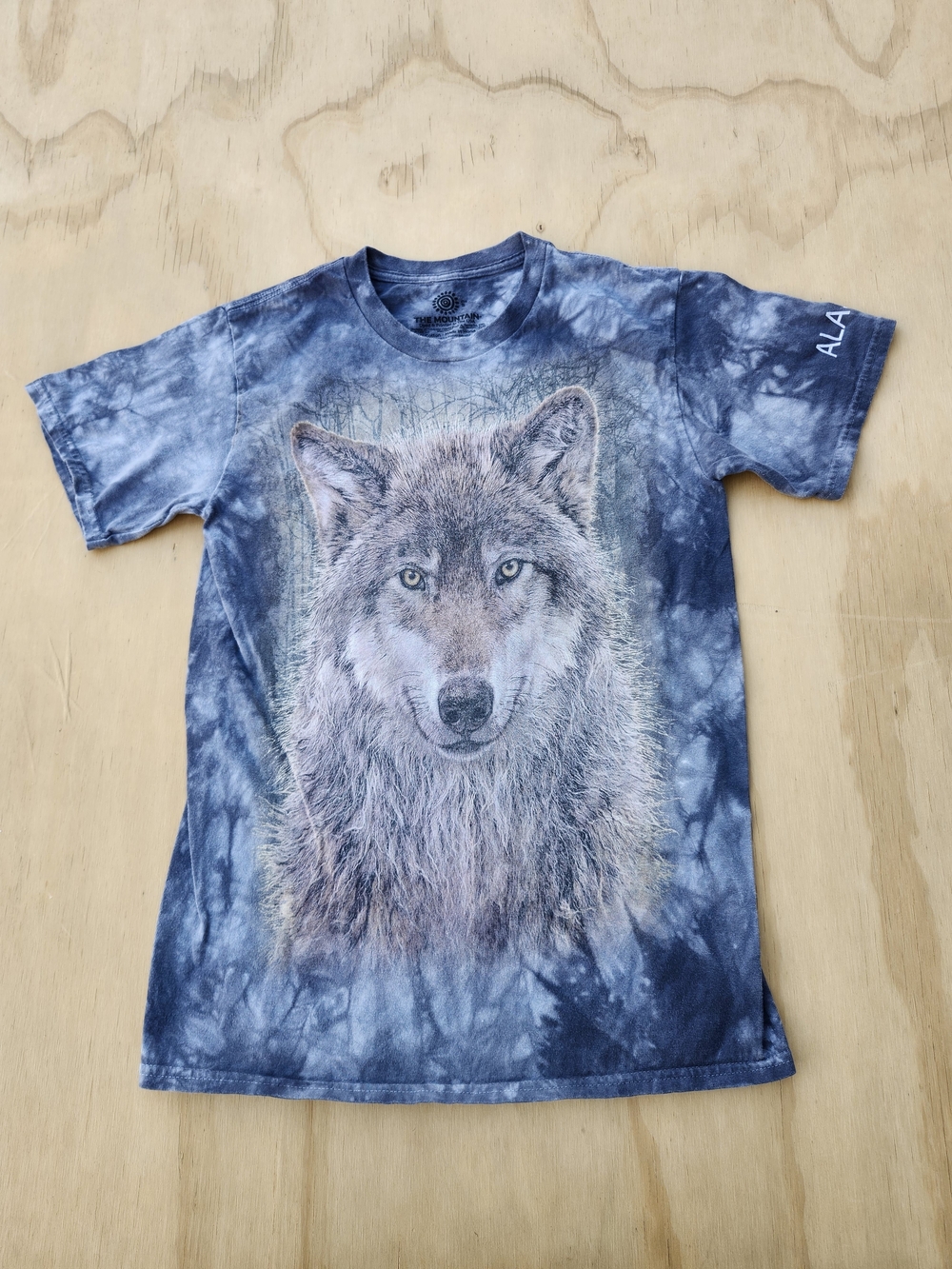 Alaska The Mountain Wolf Tie-Dye Graphic T-Shirt Small